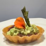 Tartelette met avocado-fetamousse en chutney Tartelette met avocado-fetamousse en chutney
