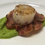 Coquille op erwtenpuree